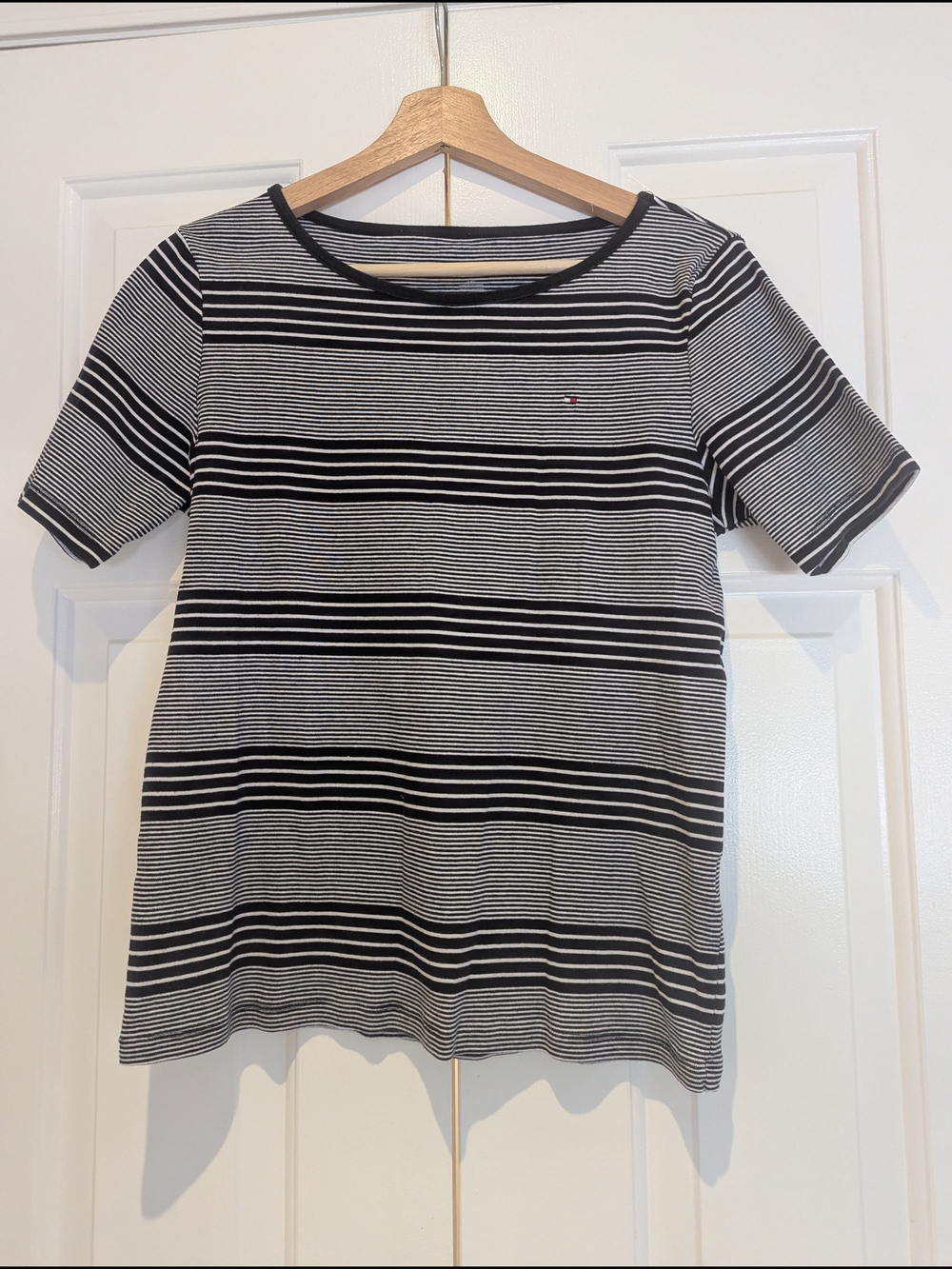 Tommy Hilfiger Black and White Striped Short Sleeve Tee Shirt Top 90s